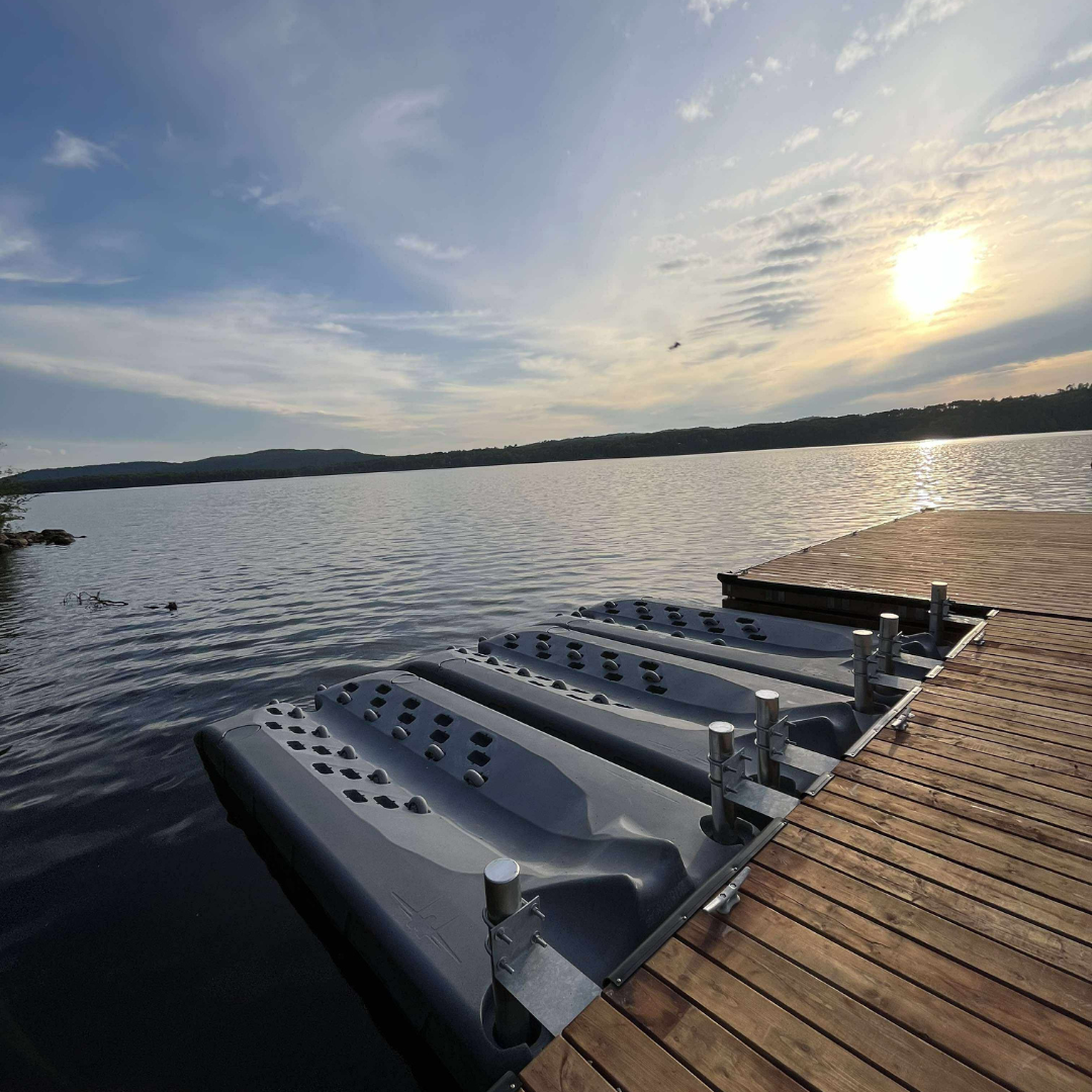 Quai à motomarine - "Eagle Port"